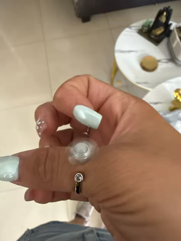 Angela, 22